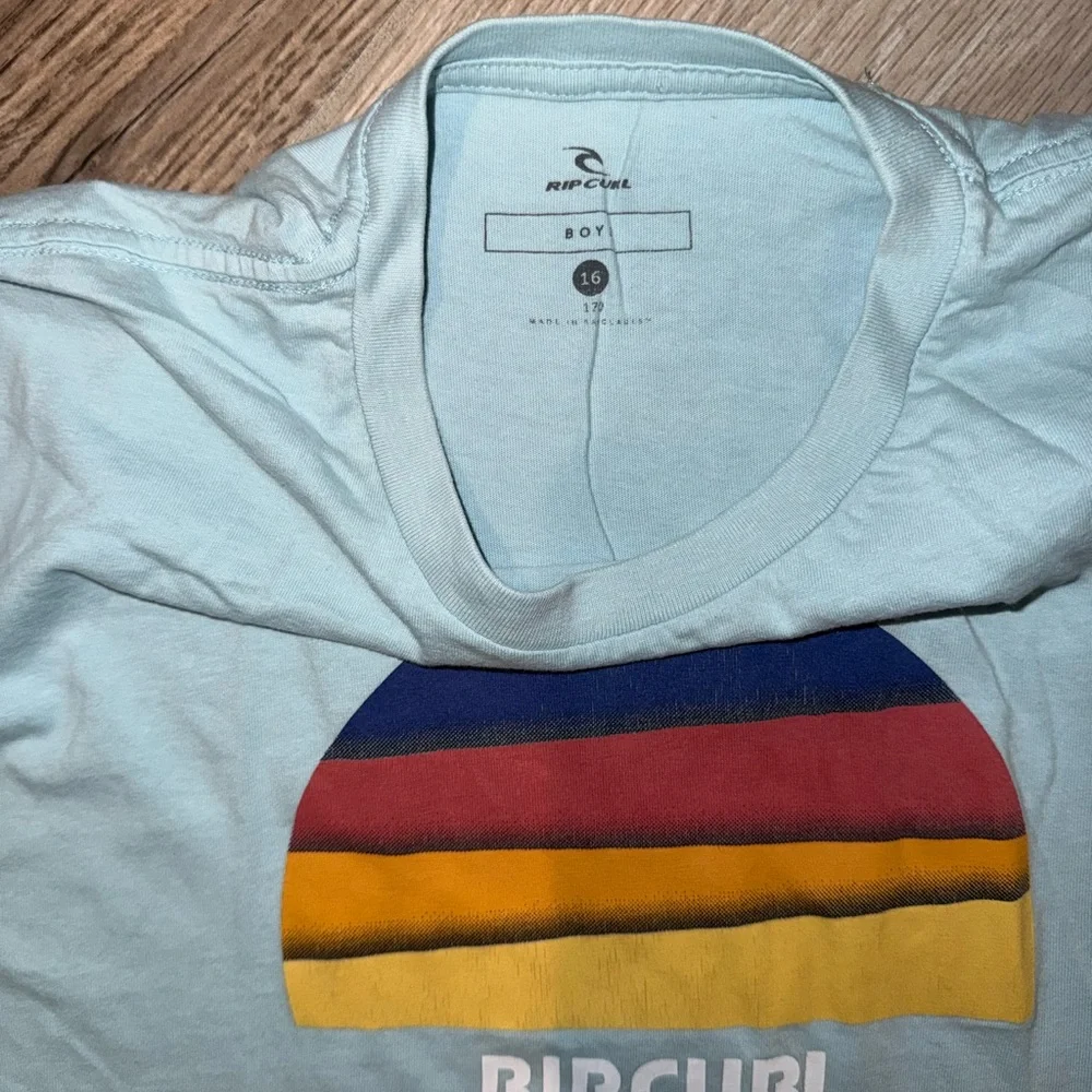 Rip Curl Light Blue Tee with Multicolor Graphic EUC Mens XS/boys 16 - Picture 2 of 2
